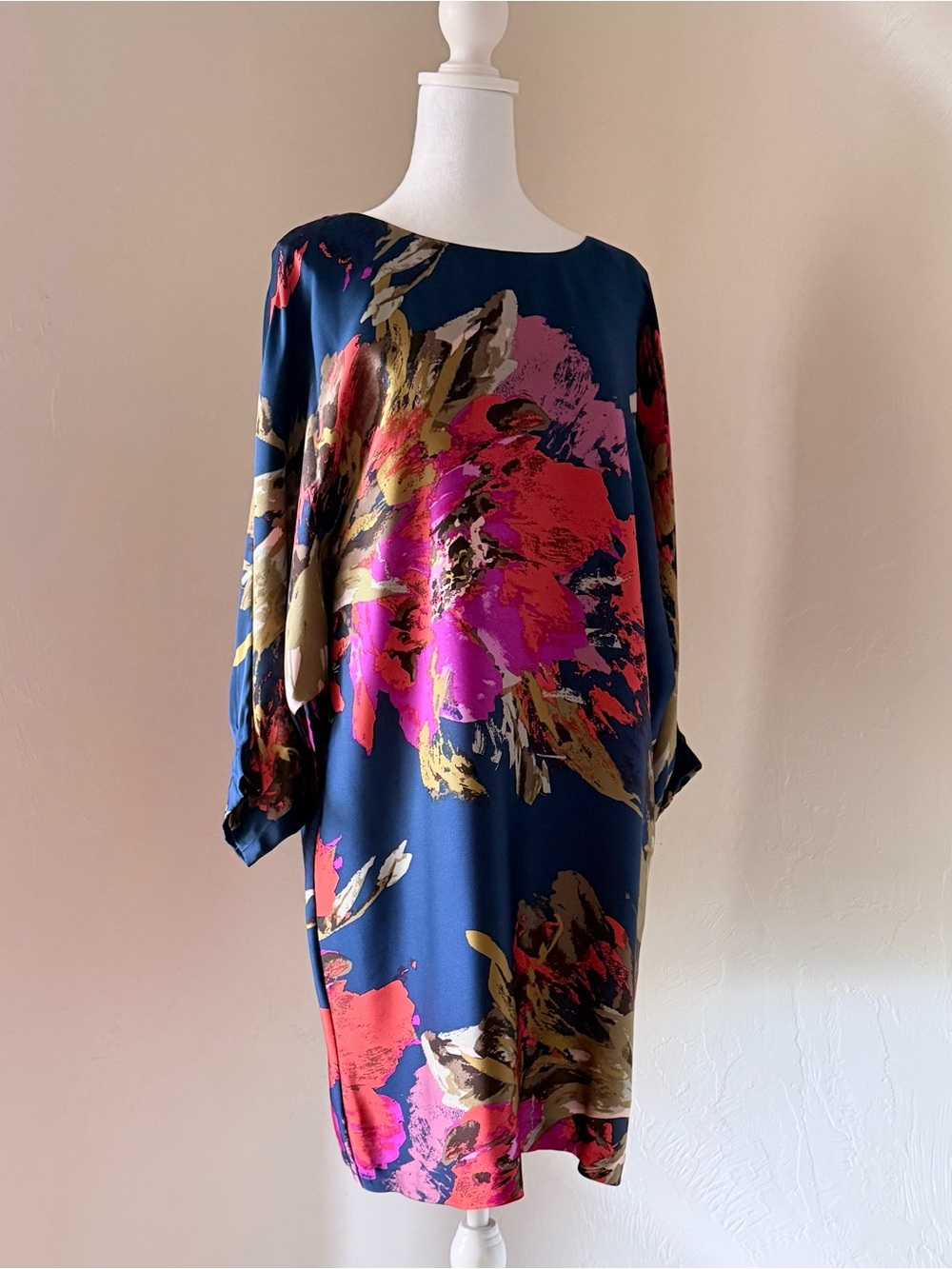 Trina Turk Navy Blue Silk Satin Caftan Style V-Back Floral Print Midi Dress M - Picture 3 of 14